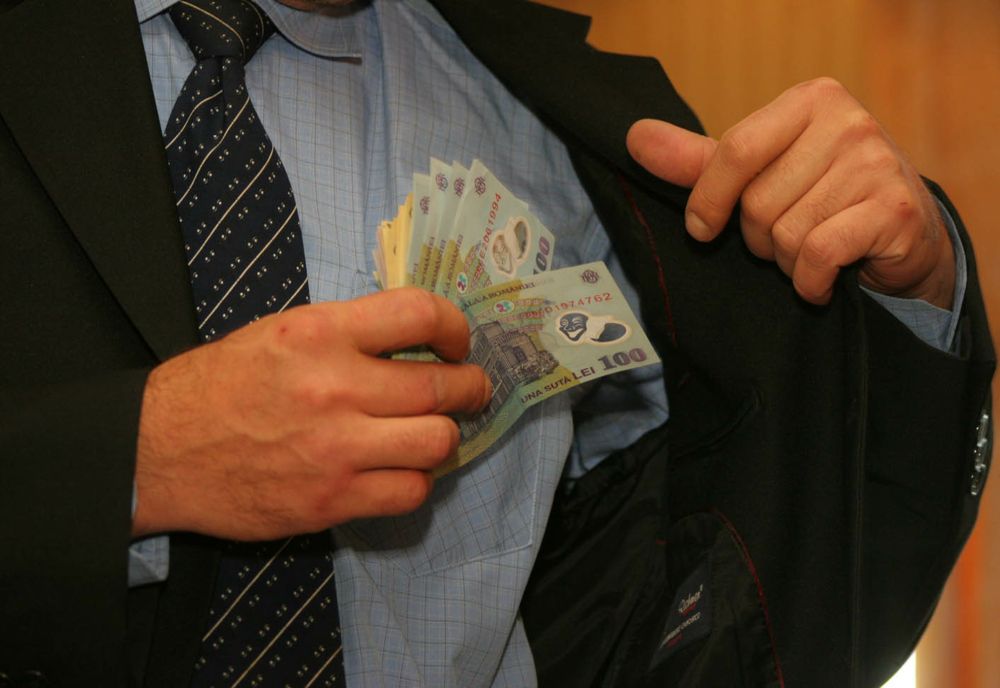 Tânăr din Cluj cu dosar penal după ce a furat 28.000 de lei de la un bătrîn din Alba Iulia