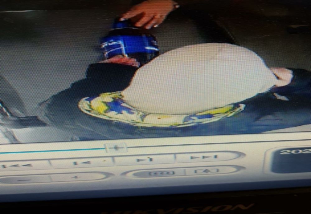 Copilul de 13 ani dat dispărut de miercuri a fost găsit! A fost surprinsă de o cameră de supraveghere când îşi cumpără bere la PET