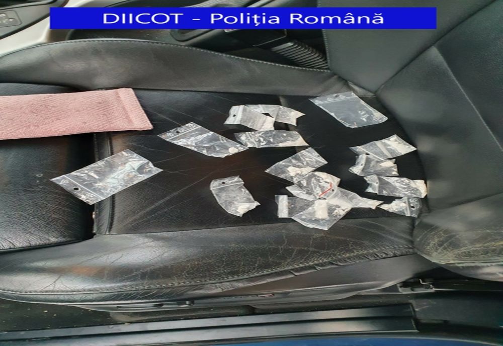 FOTO | Percheziţii la traficanţi de droguri în Sălaj! Aceştia vindeau drogurile în Cluj