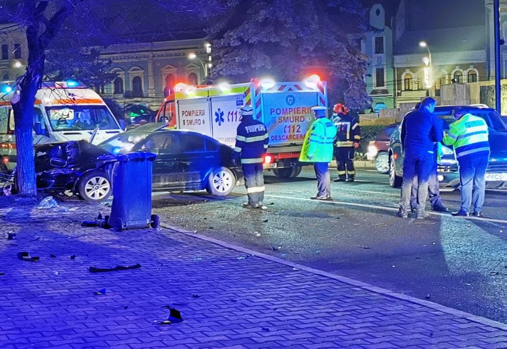 FOTO | Accident în Cluj-Napoca! Un şofer din Baia Mare a fost rănit