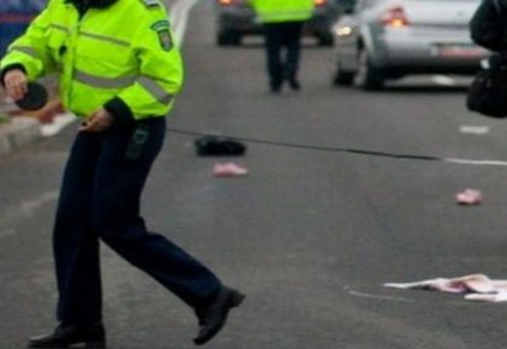 Femeie lovită de maşină pe trecerea de pietoni! A fost dusă de urgenţă la spital