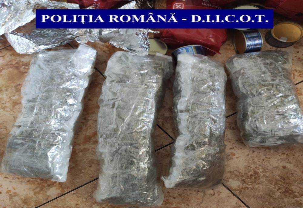 Percheziții în Cluj-Napoca, desfășurate de DIICOT BN, pe trafic de droguri! Un bărbat, reținut