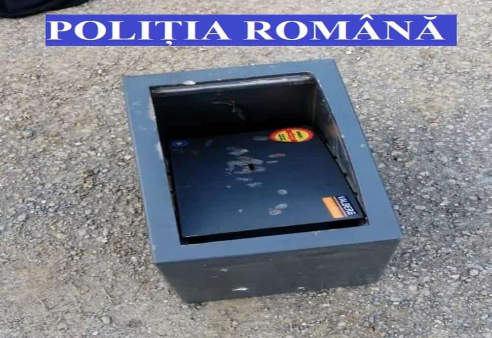 FOTO | Seif cu 18.000 de lei furat de câţiva tineri din Floreşti