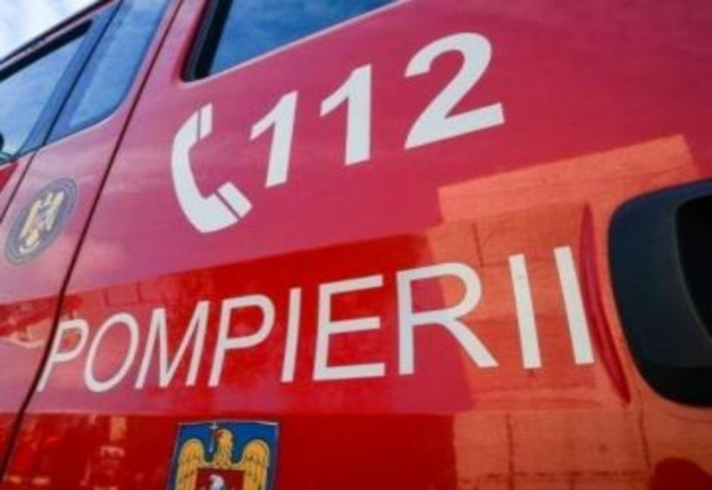 Incendiu la o fabrică din Dej! Pompierii intervin cu trei autospeciale