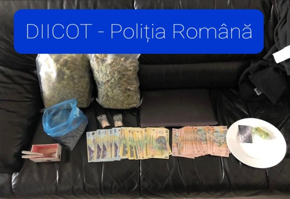 FOTO | Zeci de percheziţii în Cluj la traficanţi de droguri! 11 persoane au fost reţinute