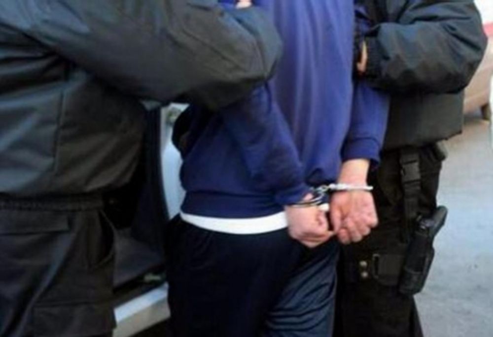 Tânăr din Apahida, reținut! A distrus un autoturism și a împărțit injurii