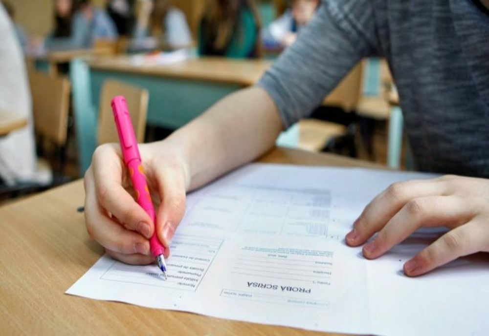 Elevii din Cluj care au obţinut media 10 la examenele de Bacalaureat sau Evaluare Naţională vor fi premiaţi