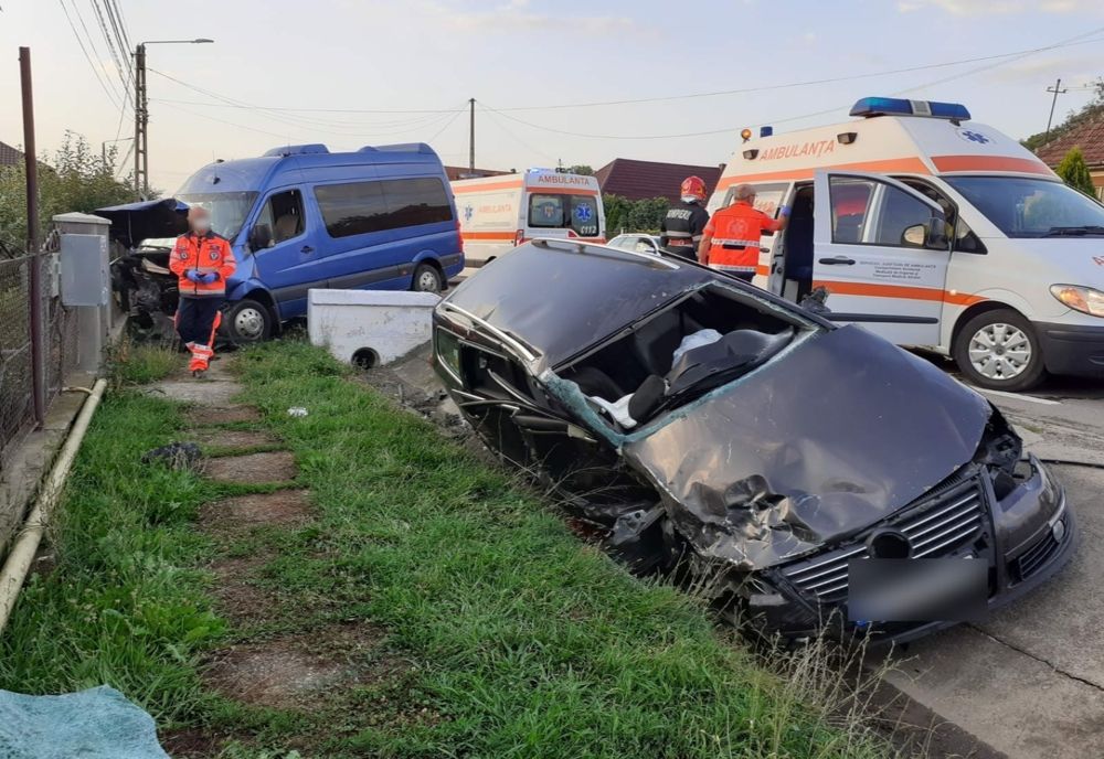 FOTO | Grav accident în Luna! Un bărbat a murit în urma unui accident cu trei maşini