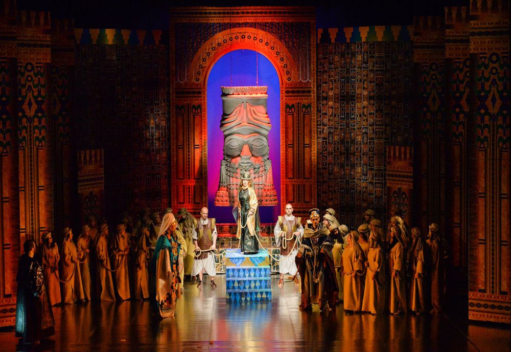 Piața Unirii devine locul întâlnirii clujenilor cu magia operei 