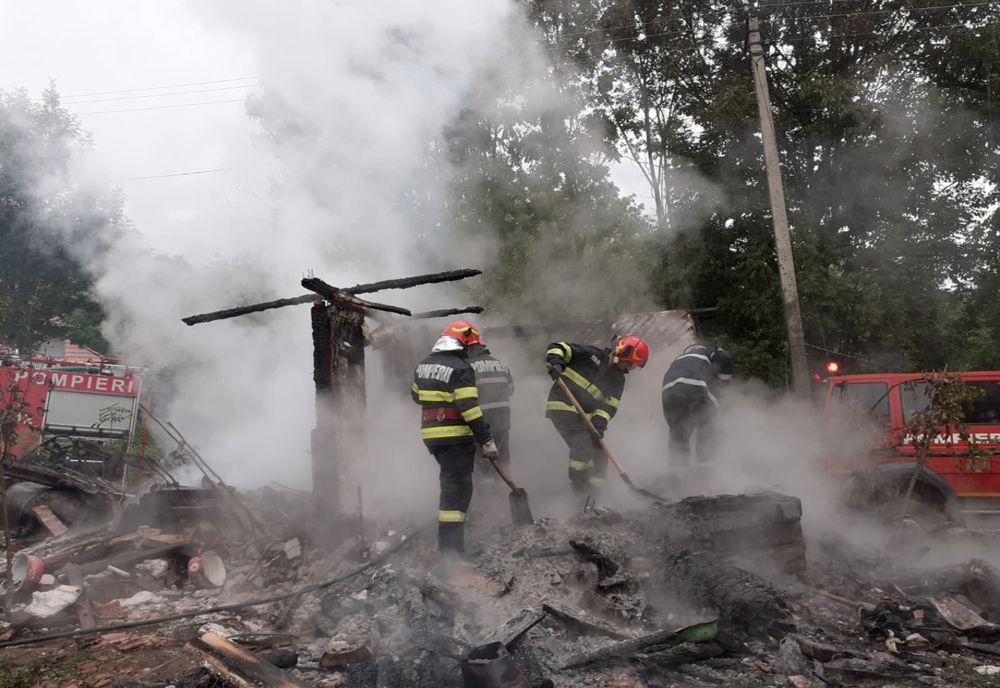 Tragedie în judeţul Cluj! Bărbat găsit mort în urma unui incendiu (FOTO)