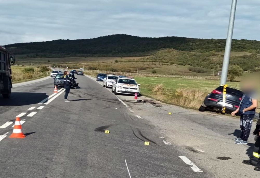 FOTO: Trei clujence și un bistrițean, la spital, în urma unui accident produs pe DN 17, în Șintereag