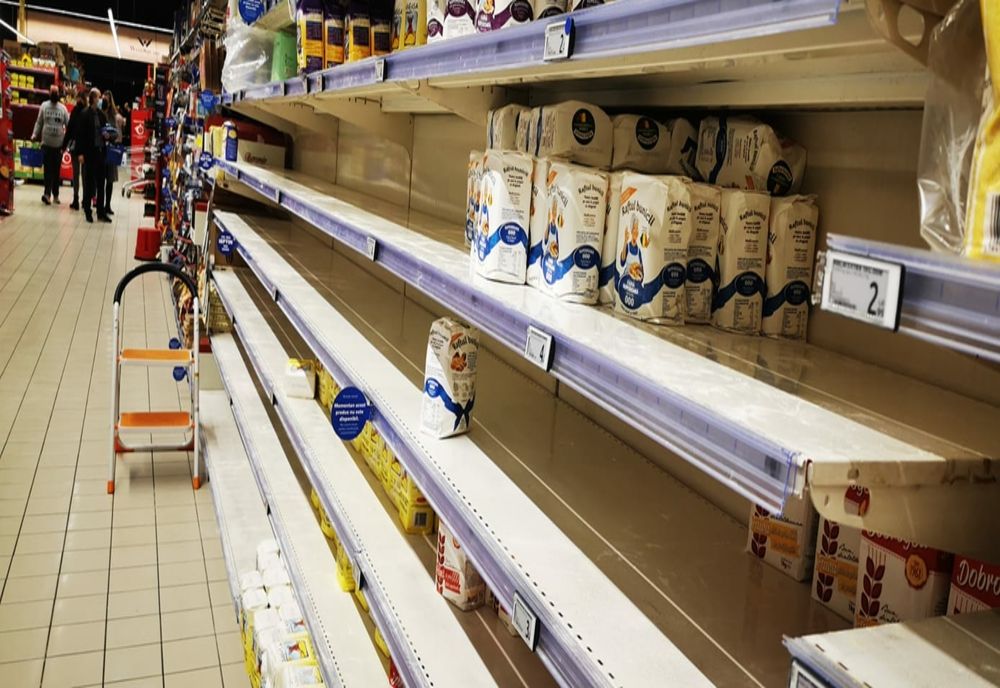 Clujenii au golit magazinele de teama restricțiilor (FOTO)