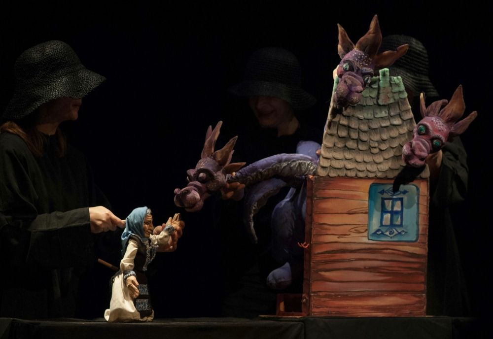 Spectacolul „Fata babei și fata moșneagului”, din nou la Teatrul „Puck”