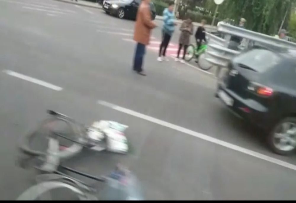 Accident în Gherla! Un biciclist de 70 de ani a fost lovit de o maşină și a ajuns la spital