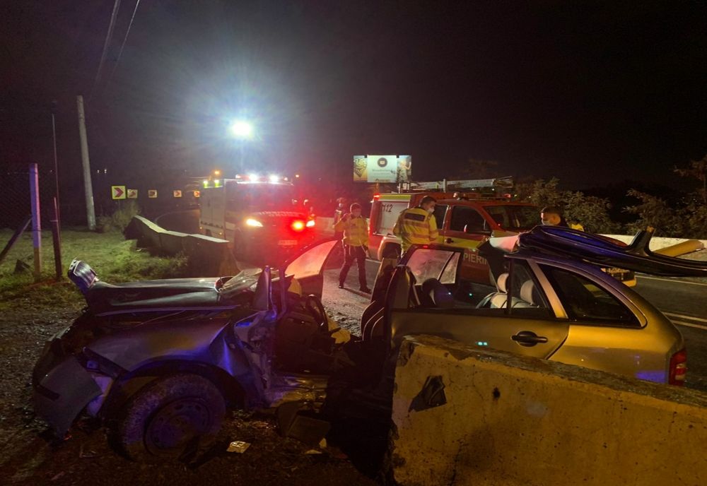 Grav accident pe Calea Turzii din Cluj! Şofer rănit după ce a lovit violent parapeţii (FOTO)
