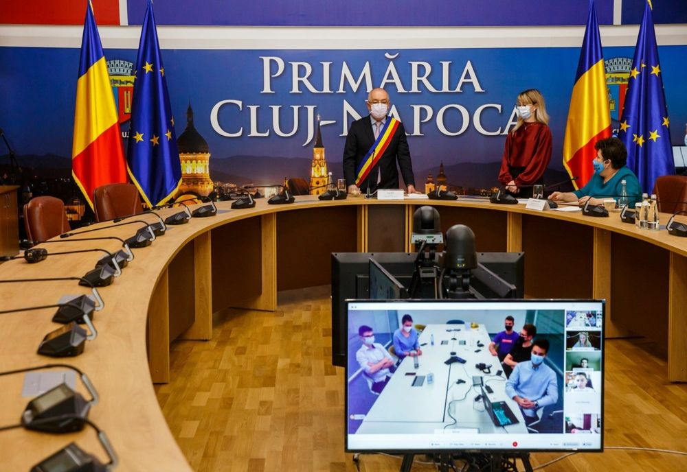 Aplicații de la Cluj care ar putea schimba lumea. Elevii Academiei “Descoperă-ți Pasiunea în IT”, premiați de autoritățile locale