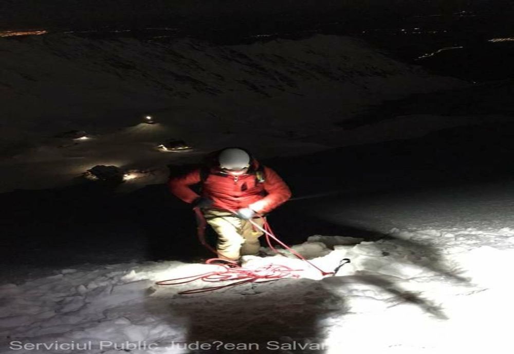Intervenţie a salvamontiştilor în cazul a doi turişti care au rămas blocaţi în Munţii Făgăraş