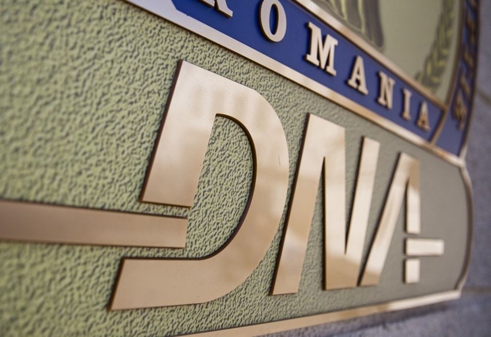 Zeci de persoane trimise în judecată de DNA Cluj după ce au obţinut permise de conducere şi permise port-armă fără examene