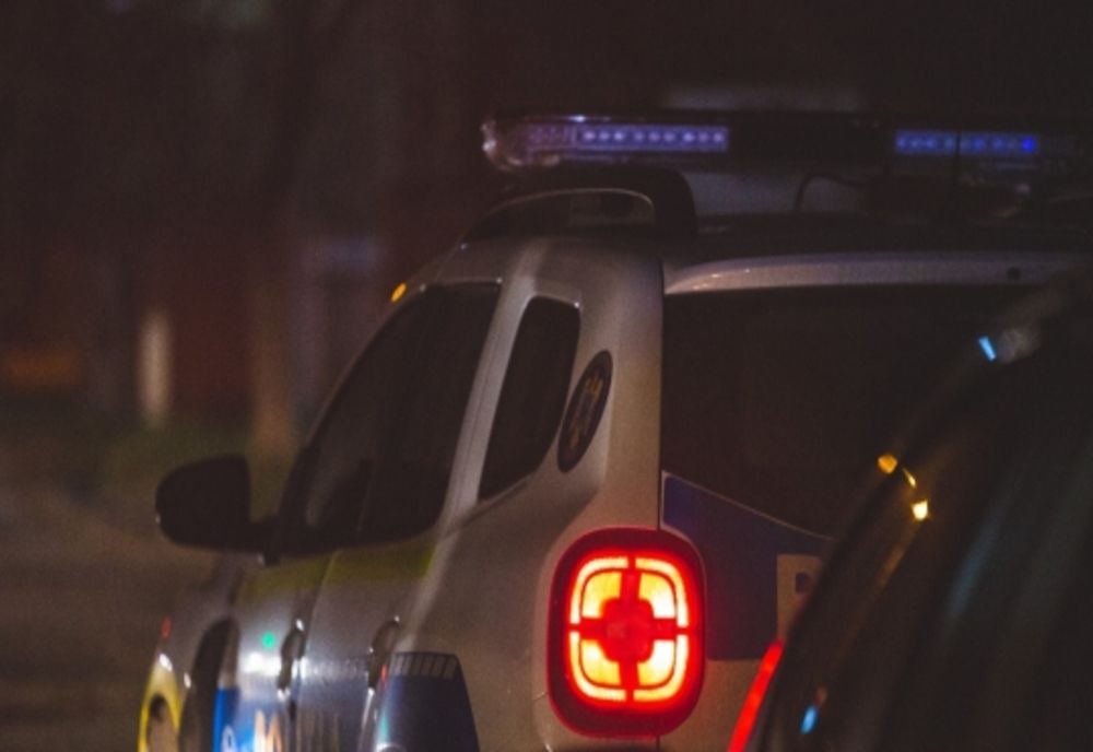 Tânără de 18 ani lovită de o maşină pe trecerea de pietoni pe DN1C