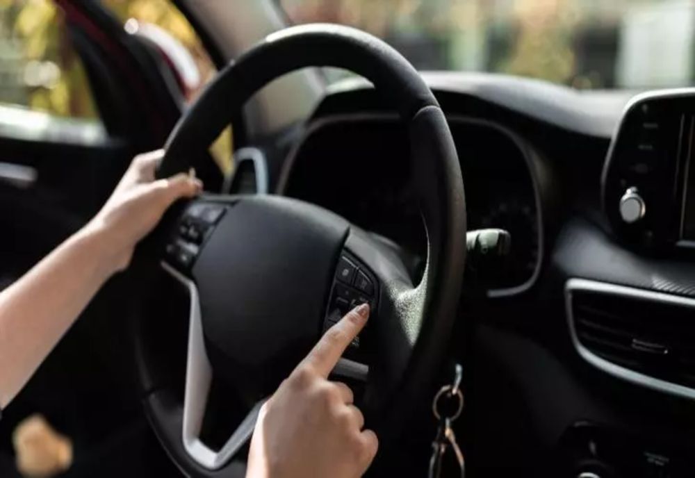 Caz incredibil la Cluj: Un tânăr nu a fost primit la examenul de școala de șoferi de la Poliție pentru că avea barbă prea mare