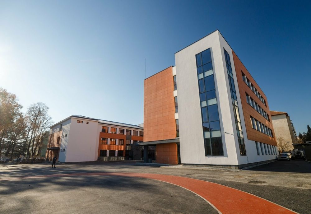 Un liceu din Cluj – prima şcoală în care au fost aplicate măsuri eficiente pentru remedierea radonului