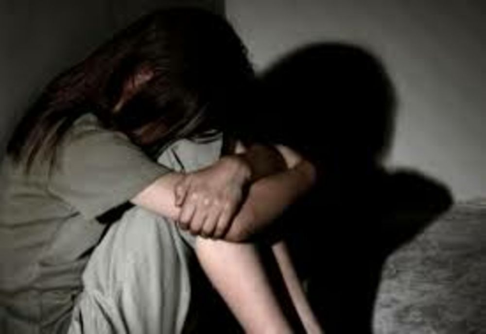Italian stabilit în Cămărașu arestat după ce a abuzat o minoră de 13 ani și a obligat altele să se prostitueze