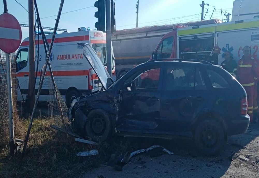 Grav accident în judeţul Cluj! 18 victime după coliziune dintre un microbuz şi un autoturism (FOTO)
