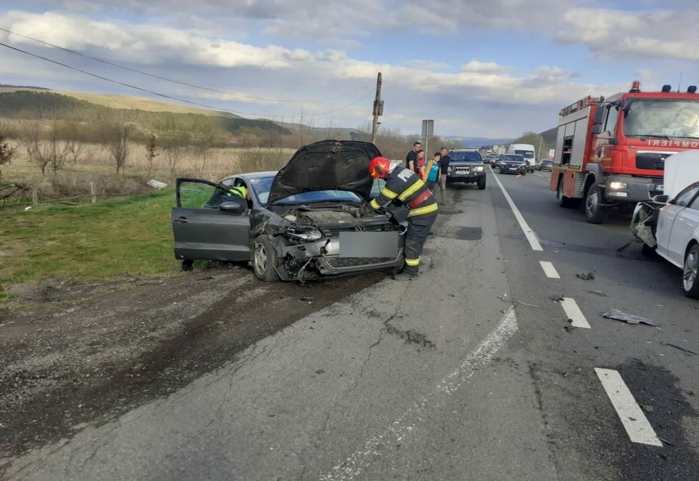 Accident la ieşire din Gilău! Trei persoane au ajuns la spital (FOTO)