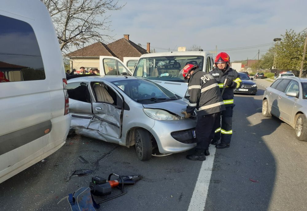 Accident în lanţ pe DN1C Cluj - Gherla! 7 bărbaţi au fost răniţi şi au ajuns la spital (FOTO)