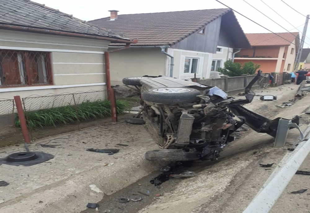 Accident în Șomcutu Mic! Un tânăr de 19 ani s-a răsturnat cu mașina (FOTO)