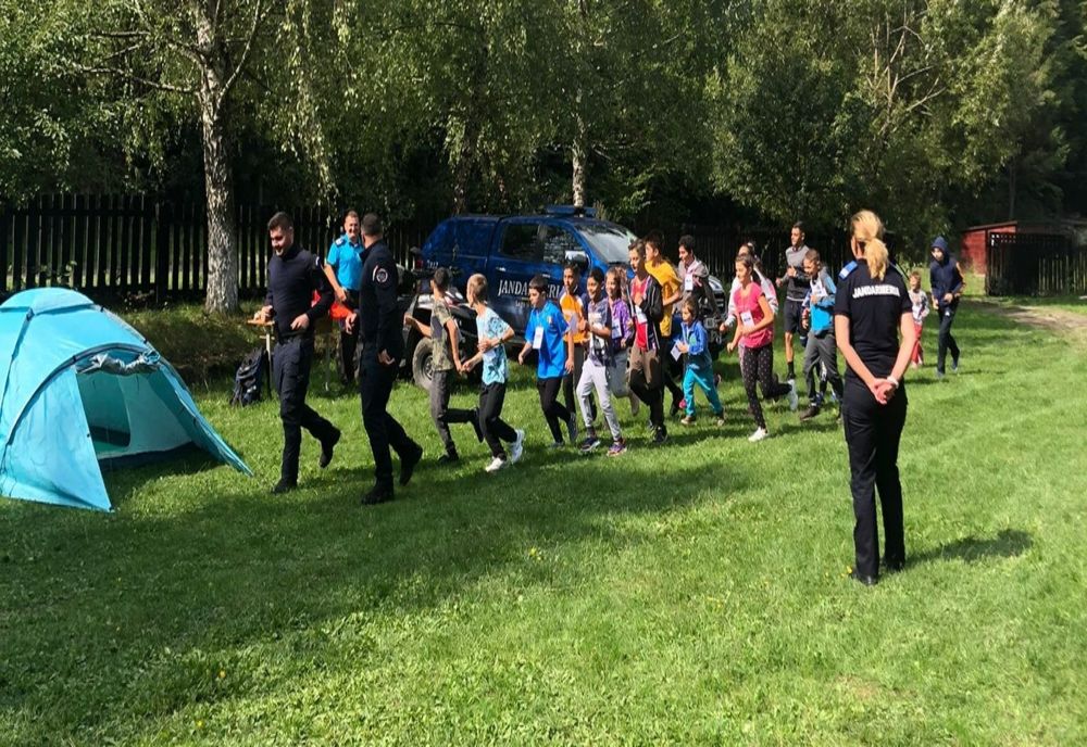 Copiii din cadrul Direcției Generale de Asistență Socială și Protecția Copilului Cluj au aflat ce înseamnă să fii ”jandarm pentru o zi”
