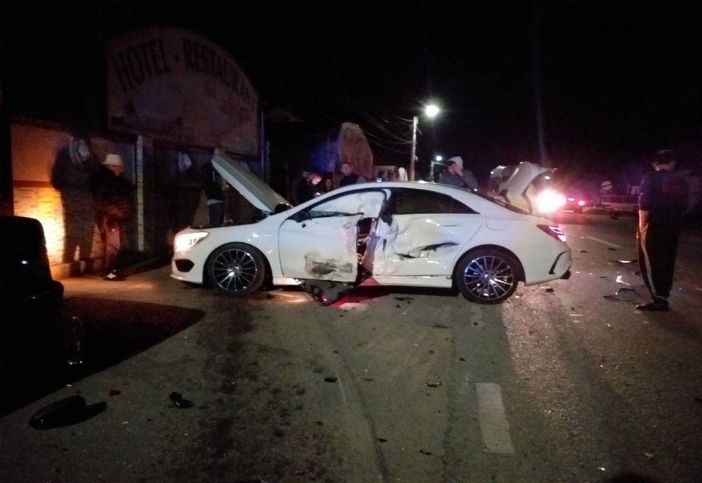 Accident cu 4 maşini în Gherla! Două şoferiţe au ajuns la spital (FOTO)