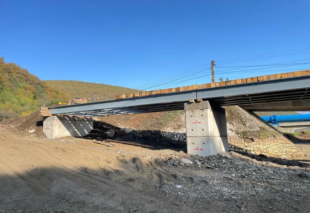 Construcția podului provizoriu din Someșu Rece aproape de finalizare