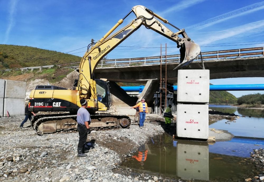 Consiliul Județean a început construcția podului provizoriu din Someșu Rece, pe drumul județean 107P