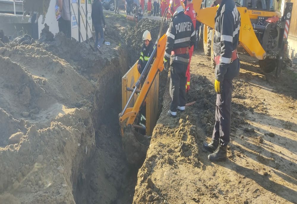 Un tânăr de 20 de ani a murit în localitatea Sic după ce a fost prins sub un mal de pământ (FOTO)