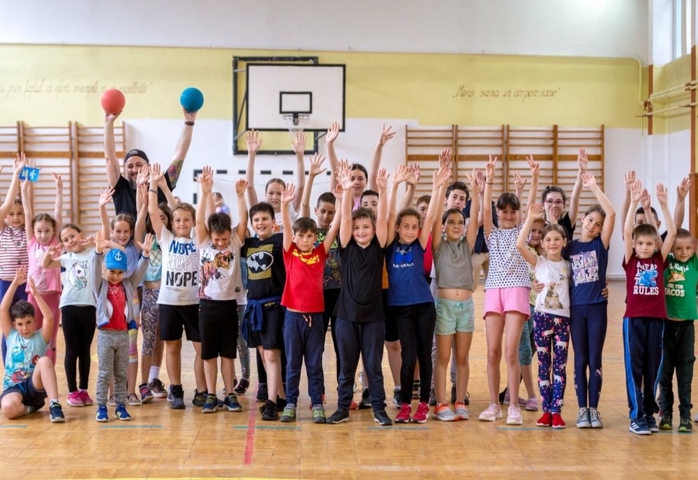 Peste 750 de copii și-au măsurat abilitățile sportive în cadrul  celei de-a cincea ediții a proiectului ”Fugi în curtea școlii”