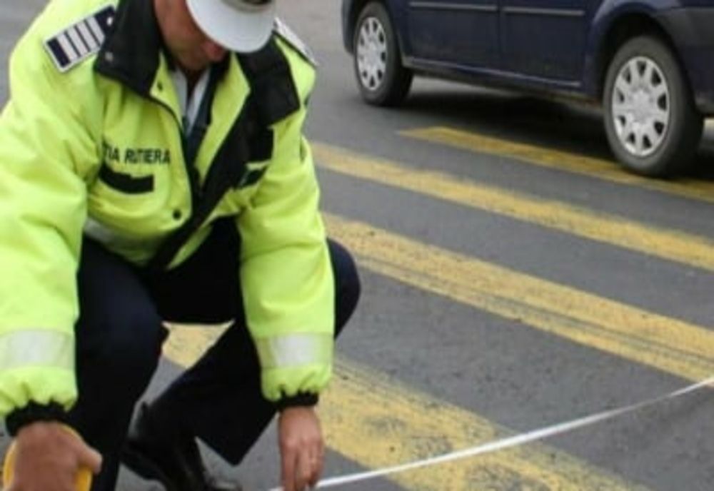 Tânără de 21 de ani lovită pe trecerea de pietoni de o maşină condusă de un poliţist