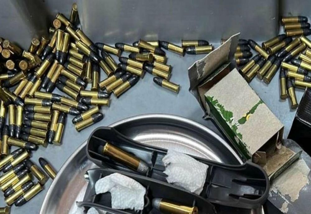 152 de cartuşe găsite într-un bagaj de cală pe Aeroportul Cluj-Napoca