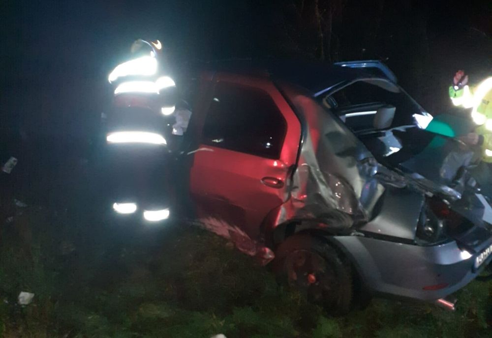 Grav accident în judeţul Cluj! Patru tineri răniţi după ce s-au răsturnat cu maşina (FOTO)