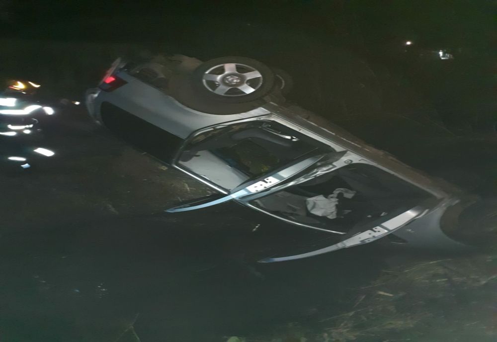 Accident în judeţul Cluj! Două persoane au plonjat cu maşina râul Crișul Repede (FOTO)