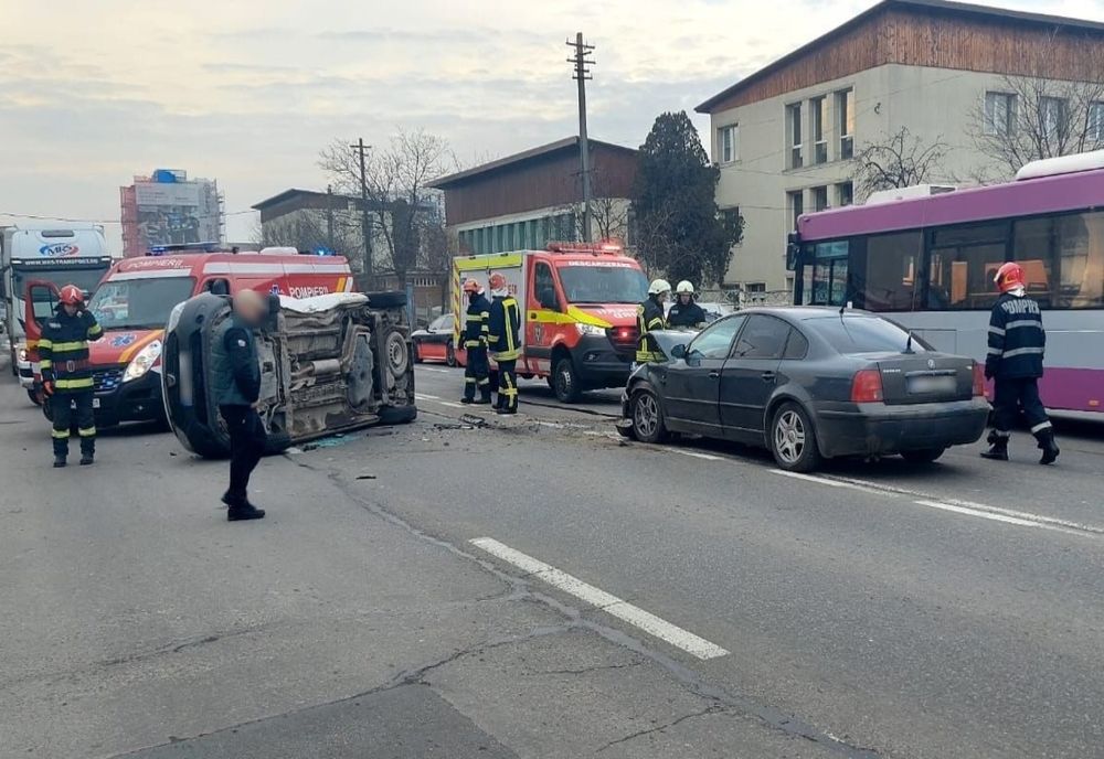 Accident grav în Cluj-Napoca! Doi şoferi din Bihor şi Sălaj s-au ciocnit (FOTO)