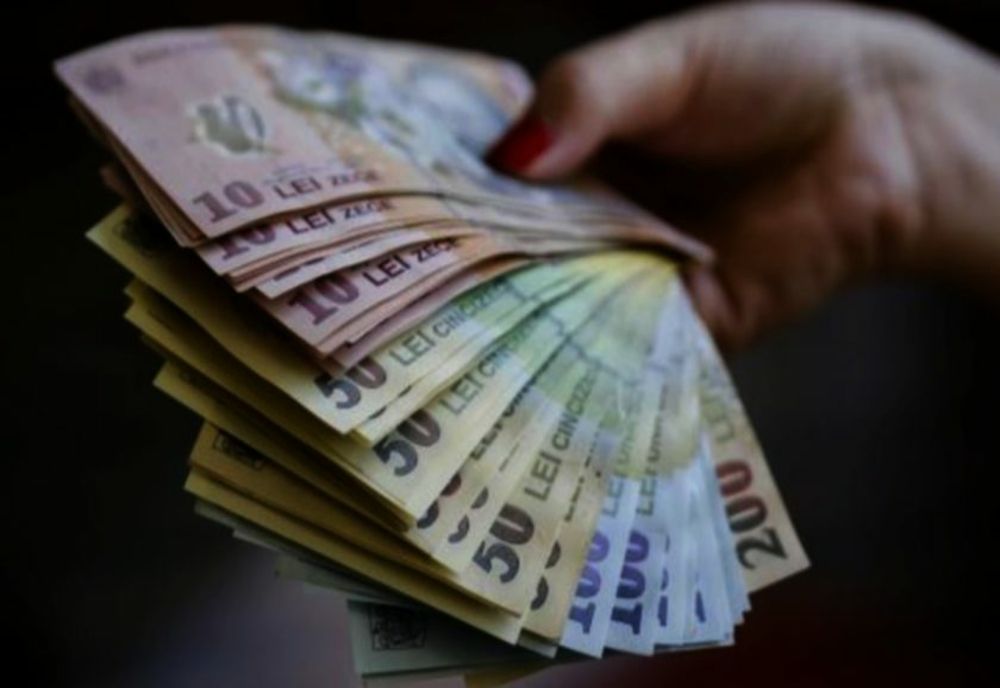 Funcționarii care lucrează până la 20 ore la un proiect vor primi 10 la sută în plus la salariu - Cum se vor acorda sporurile