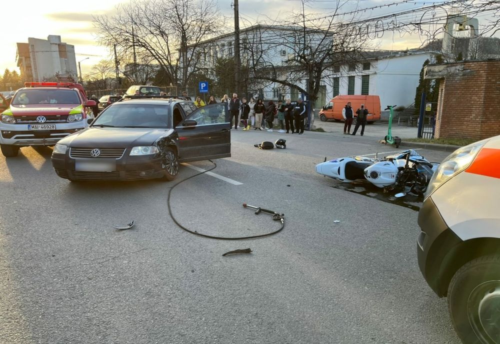 Accident în Cluj-Napoca! Un motociclist a fost rănit (FOTO)