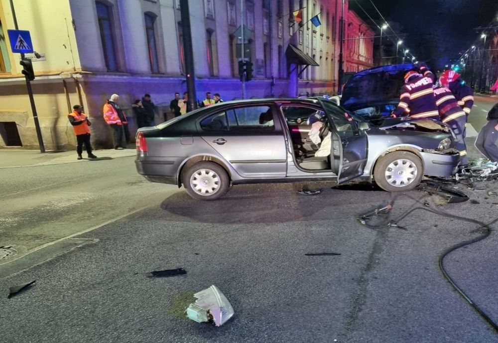 Accident în Cluj-Napoca! Un tânăr a fost transportat la spital