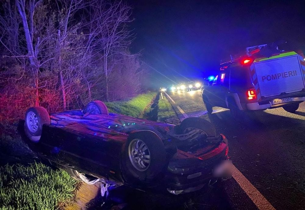 Accident rutier în Jucu! Şofer rănit după ce s-a răsturnat cu maşina pe şosea (FOTO)