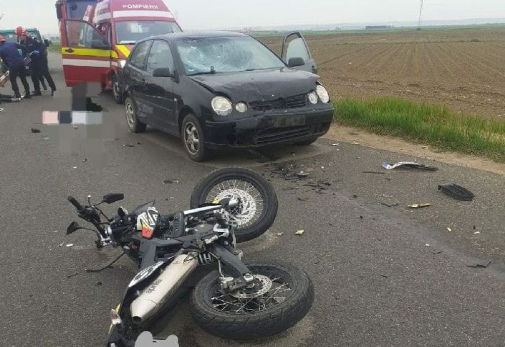 Accident în Turda! Doi minori aflaţi pe o motocicletă au fost răniţi şi au ajuns la spital (FOTO)