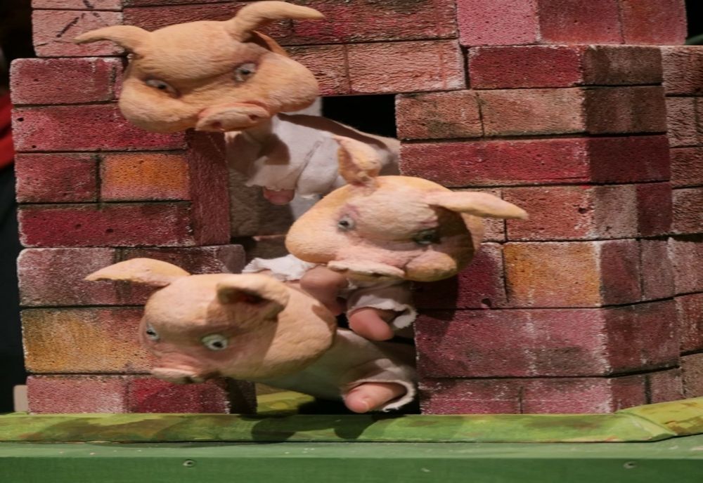 Premieră la Teatrul „Puck” din Cluj-Napoca: „Cei trei purceluși”