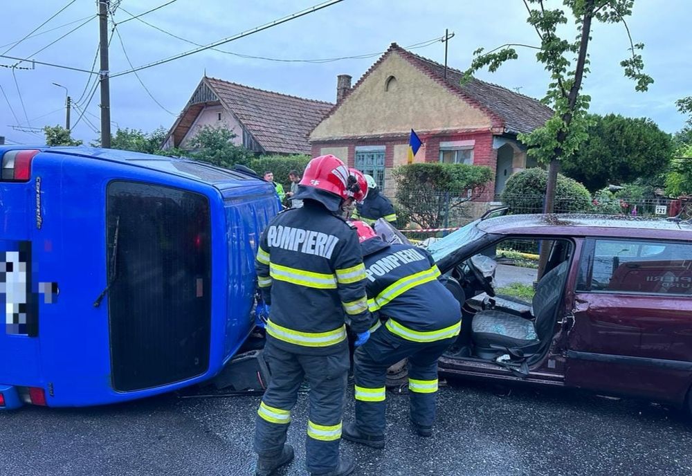 Accident cu trei maşini în Cluj-Napoca! Patru persoane au fost rănite (FOTO)