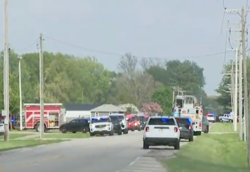 TRAGEDIE ÎN ILLINOIS: PATRU MORȚI, INCLUSIV COPII, DUPĂ CE O MAȘINĂ A INTRAT ÎNTR-O GRĂDINIȚĂ