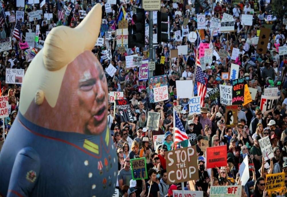 "JOS MÂINILE!": PROTESTE ANTI-TRUMP, ÎN MARILE METROPOLE DIN SUA